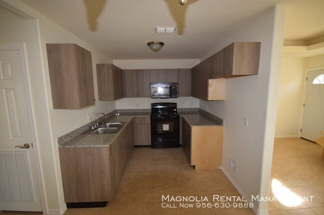 Building Photo - Tulipan Villas Apartments