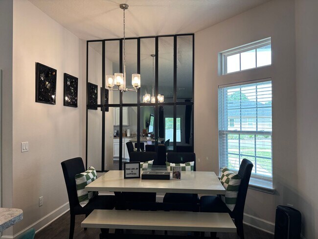 Building Photo - Beautiful 3/2 Located in 32219 priced to rent & won't last long!