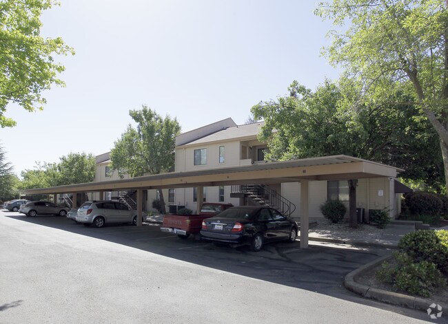 Foto del edificio - Ellis Lake Apartments