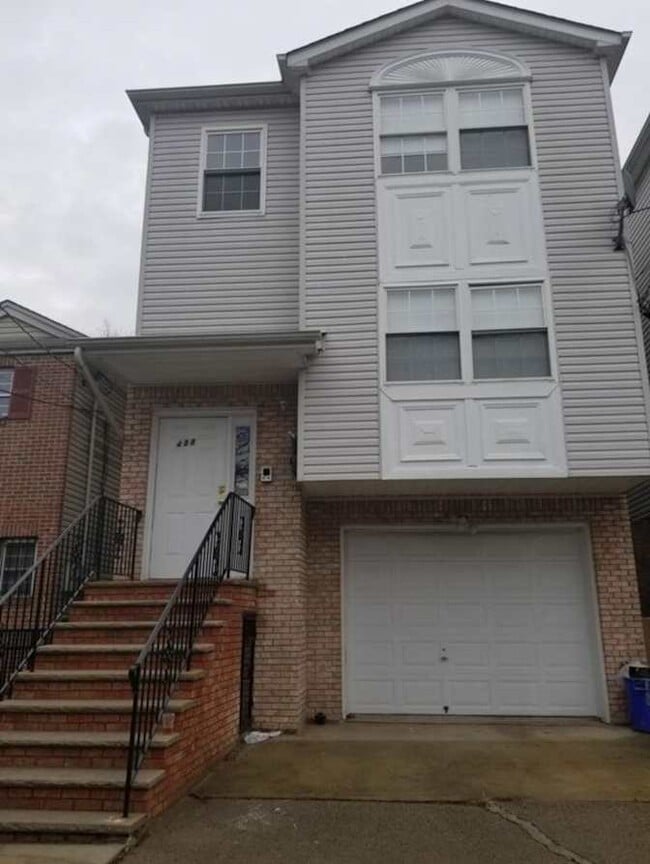 Building Photo - 488 S 18th St