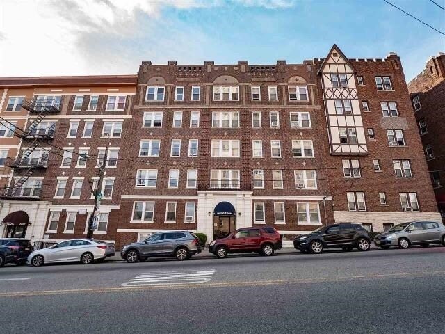 Building Photo - 6009 Boulevard E