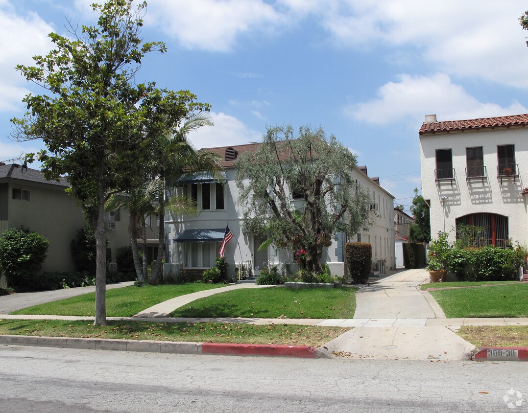 Building Photo - 305 N Palm Ave