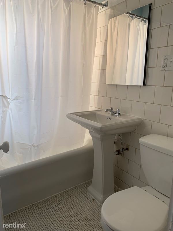 Building Photo - 1 br, 1 bath Apartment - 1748 W Devon Ave