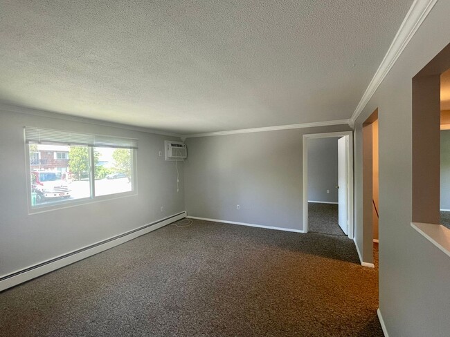 Building Photo - CHARMING TWO BEDROOM IN GROTON - HEAT INCL...