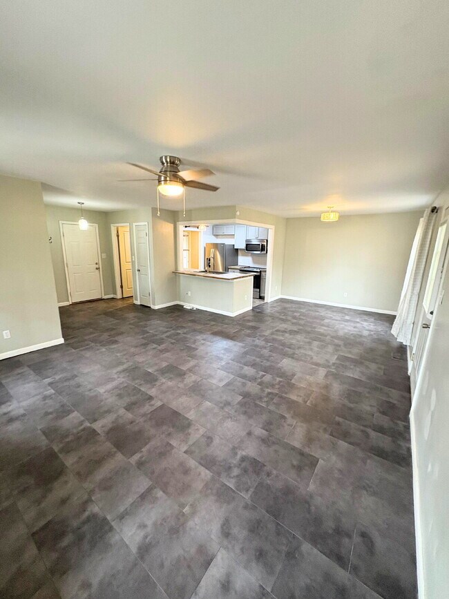 Foto del edificio - Open ranch home on a culdesac