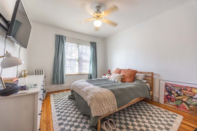 Foto del edificio - 827 W Wrightwood Ave
