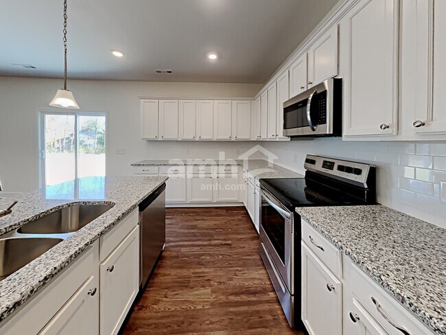 Foto del edificio - 2924 Throneberry Ln