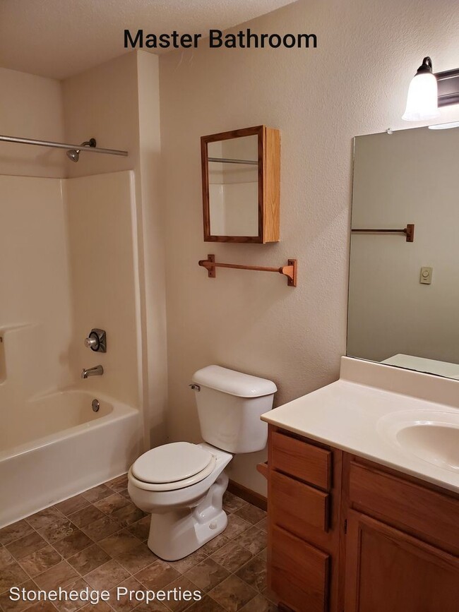 Building Photo - N113 W16861-W16861 Driftwood Ct