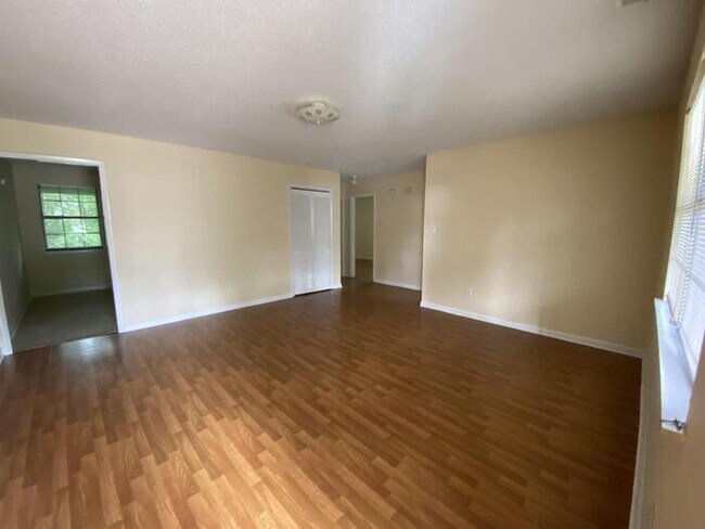 Foto del edificio - 11824 E Gateway Dr SE
