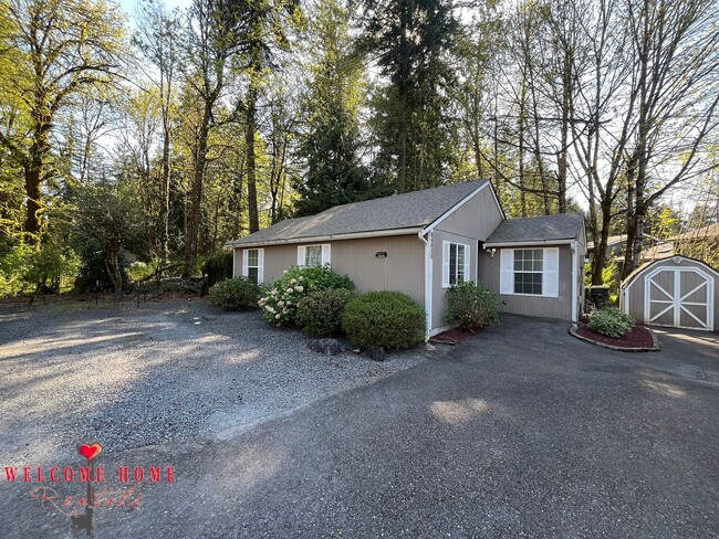 Building Photo - Adorable 2-bedroom home with private yard ...