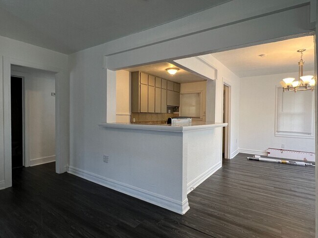 Foto del edificio - 1136 NW Maple- COMING SOON!