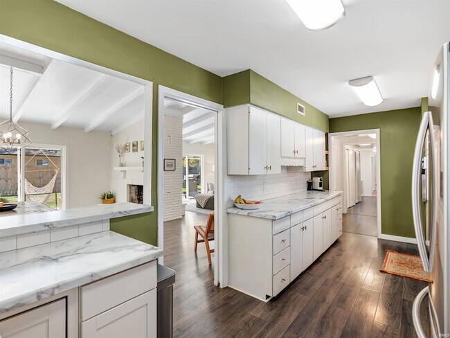 Foto del edificio - 2924 Santa Rosa Dr