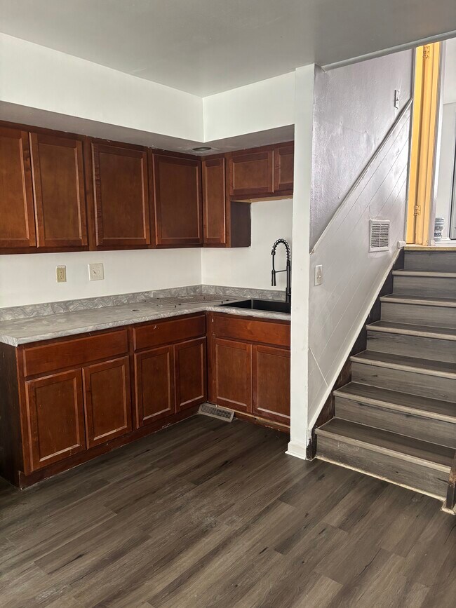 Kitchen - 9281A W Allyn St
