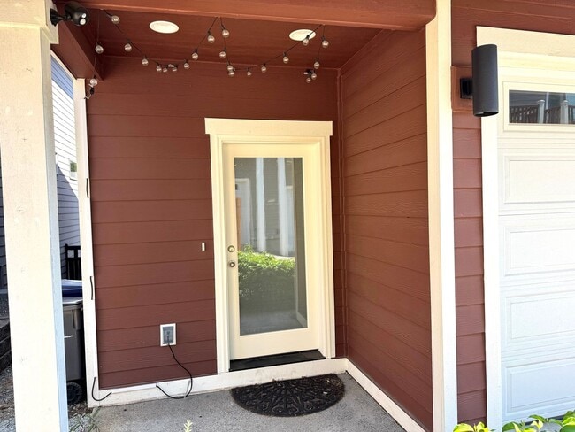 Building Photo - Modern and Stylish 3-Bedroom Manette Home