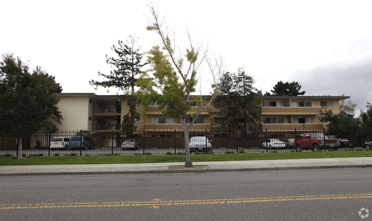 Surfside Palms - Surfside Palms Apartments