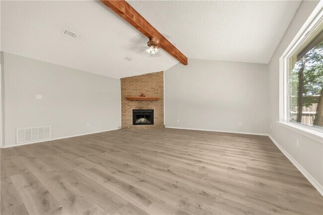 Building Photo - 804 Val Verde Dr