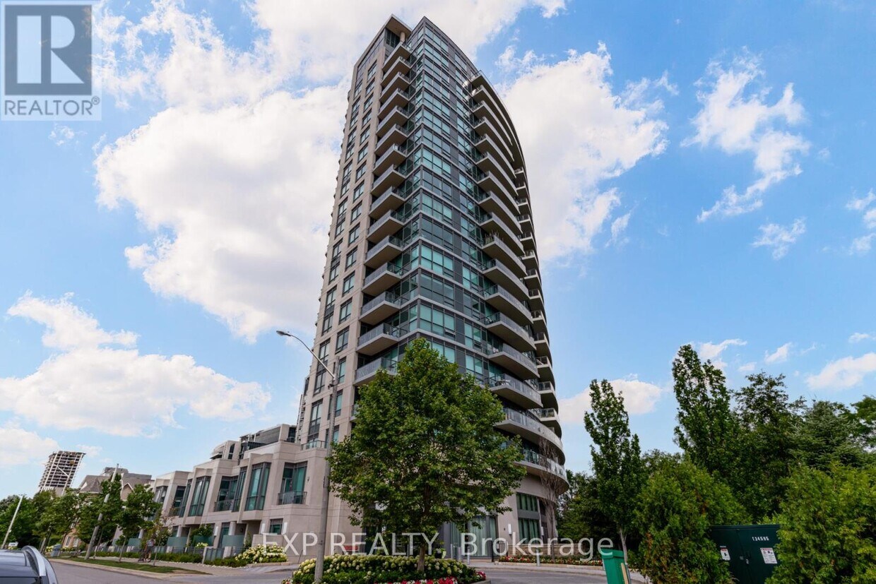 Photo principale - 160-1160 Vanderhoof Ave