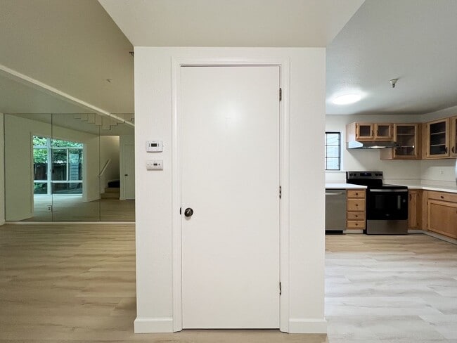 Building Photo - Two Bedroom Napa Condo