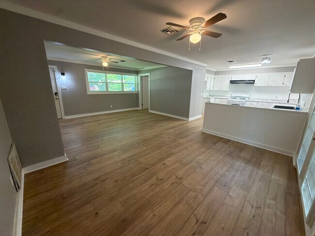 Foto del edificio - 1610 Dudley Ln