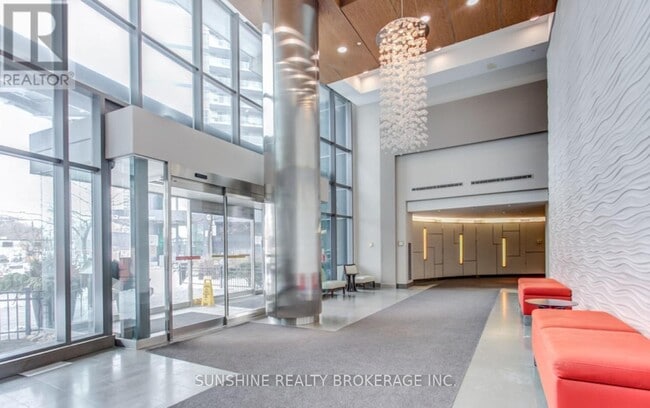 Building Photo - 373 Front St W