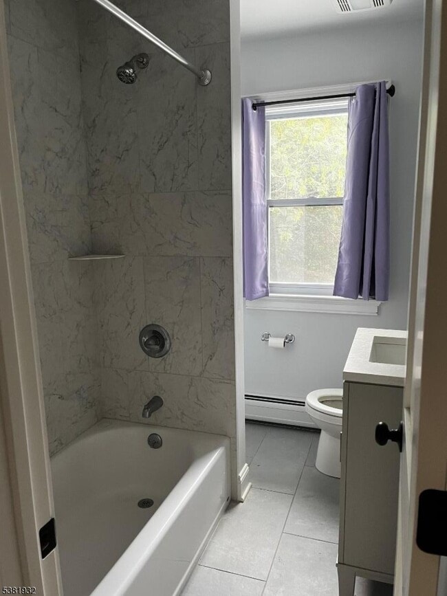 Foto del edificio - 128 W Clinton St