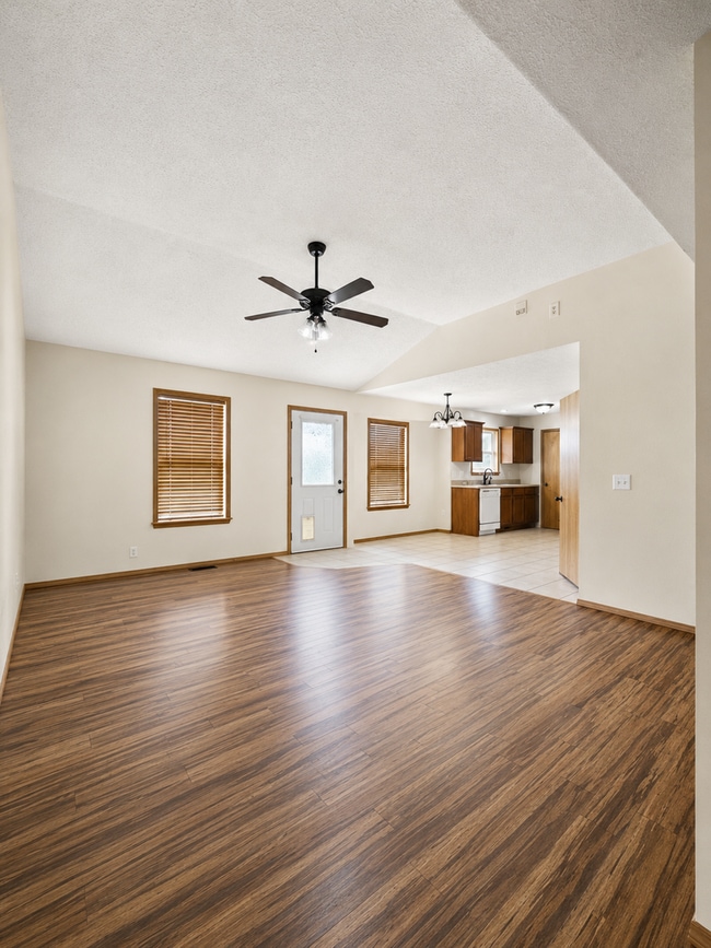 Building Photo - 842 Lorenza Dr