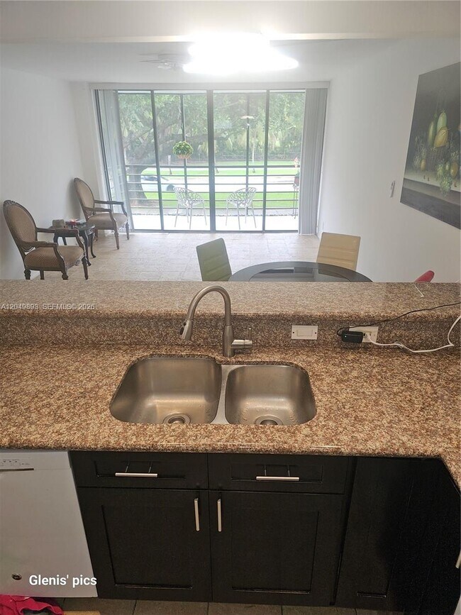 Foto del edificio - 20400 W Country Club Dr