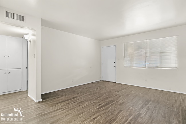 Building Photo - Charming 2Bdm 1Ba Apartment in Phoenix - M...