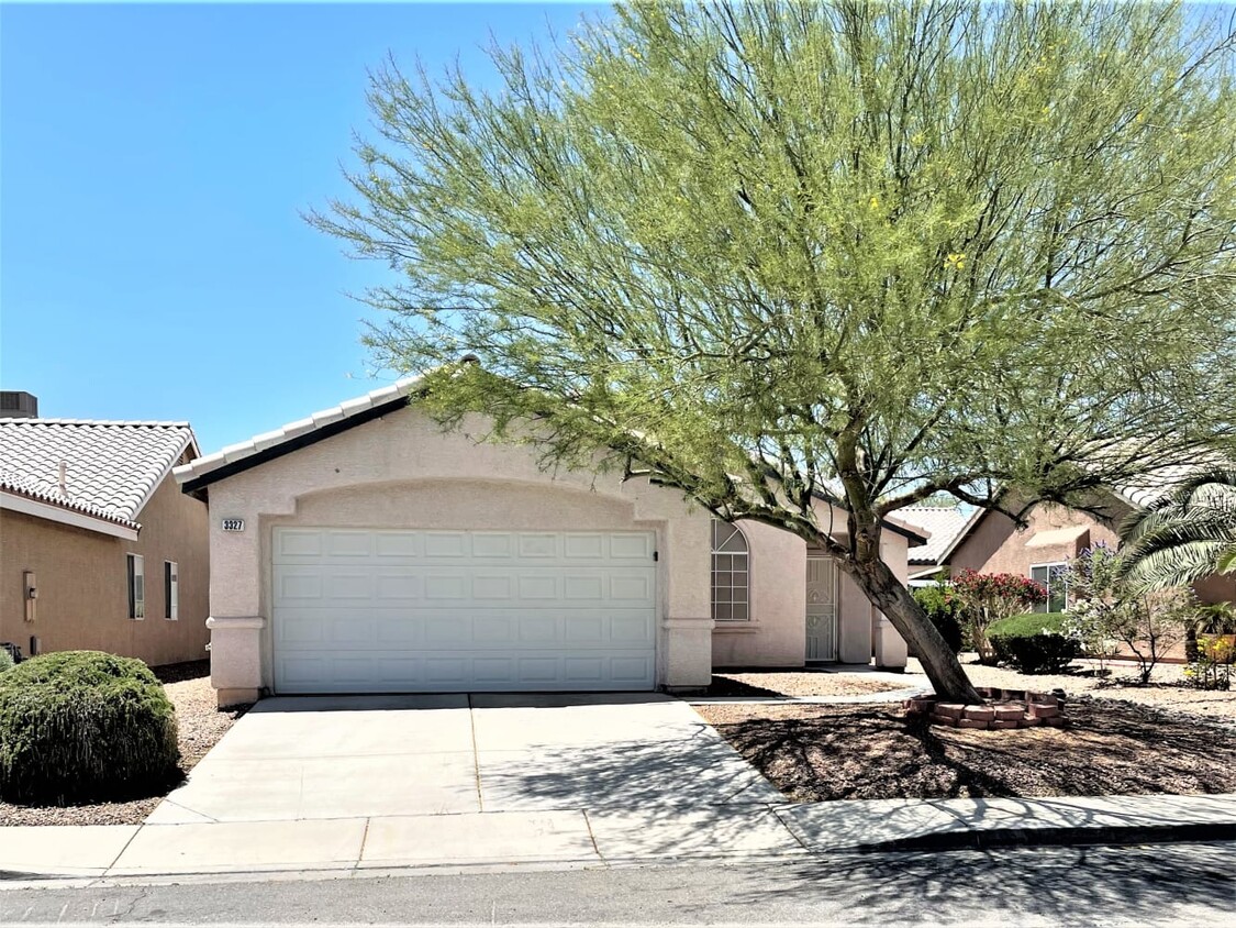 Foto principal - 3327 Wild Filly Ln