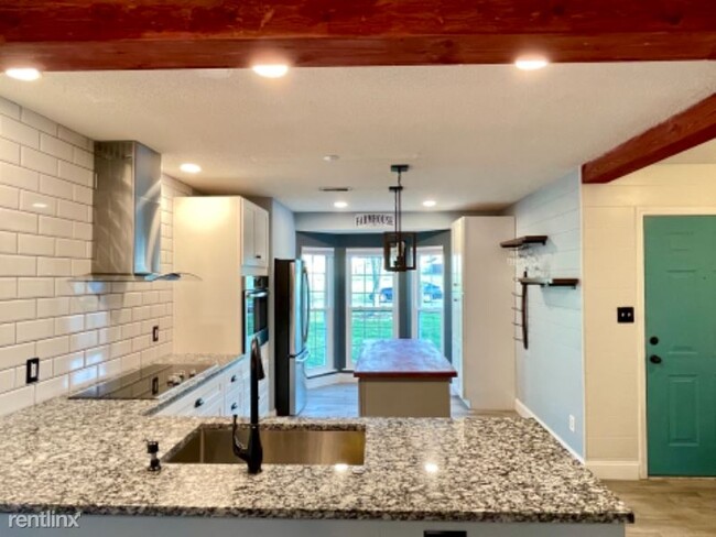 Building Photo - 4837 Renfrew Dr