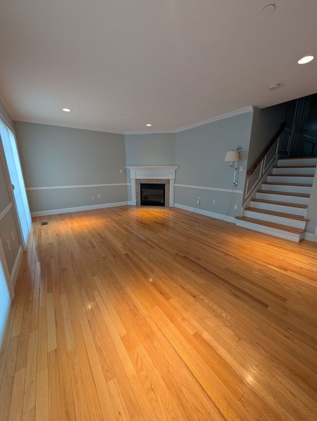 Foto del edificio - Stunning Lakeside Condo on Lake Quinsigamond – 2 Bed, 2.5 Bath + Garage