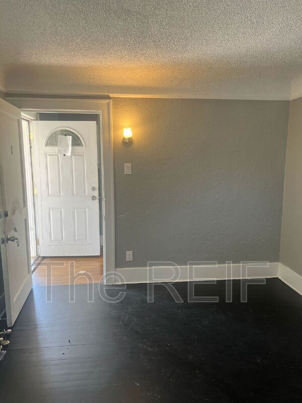Foto del edificio - 7543 Lozier Ave