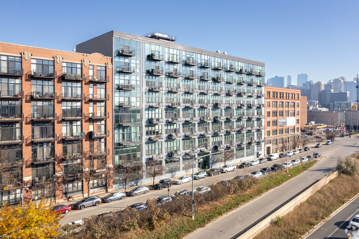 Primary Photo - Van Buren Lofts