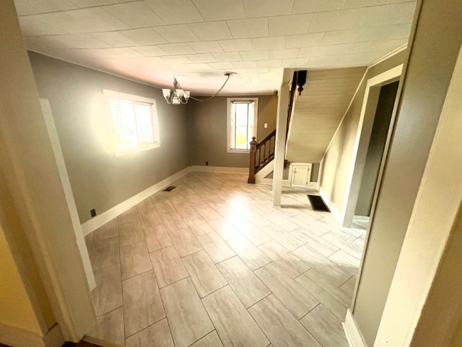 Building Photo - 3 E 3rd Ave