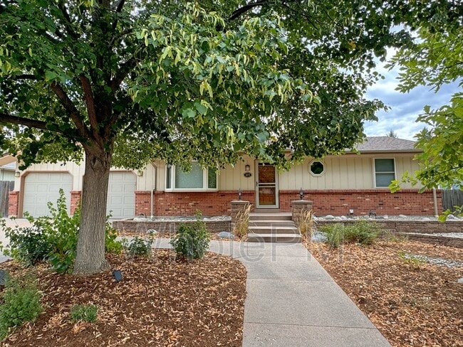 Building Photo - 5272 Arbutus St