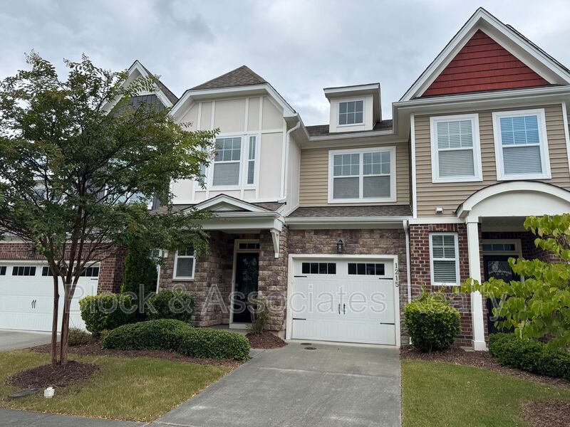 Foto principal - 1215 Alston Forest Dr