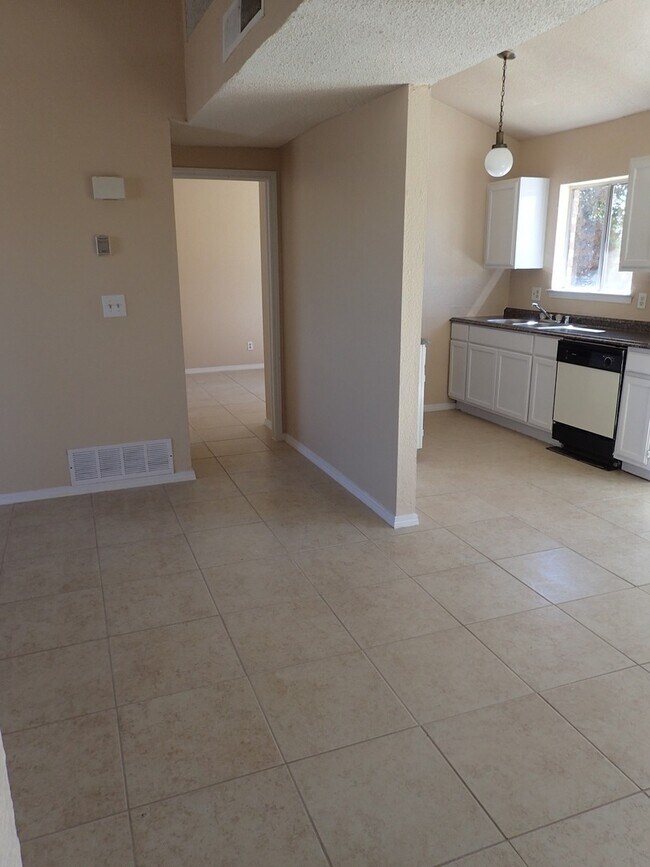 Foto del edificio - 11500 Bob Mitchell Dr