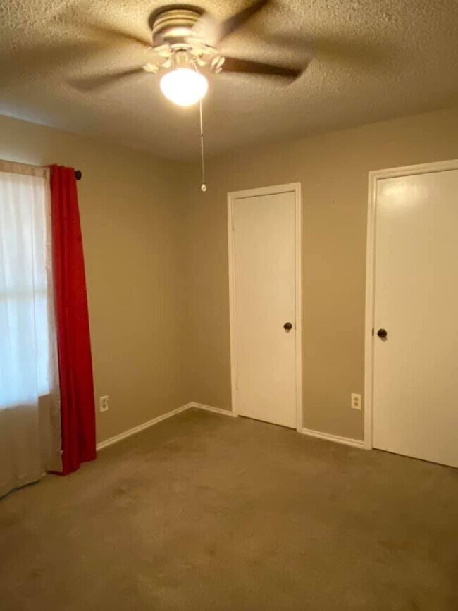 Building Photo - 1116 Hialeah Path