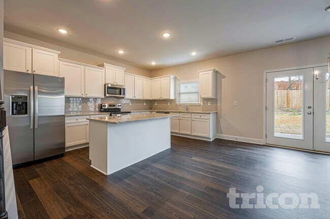 Building Photo - 304 Oxbow St