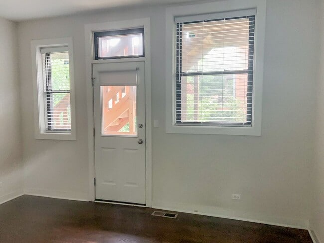 Foto del edificio - 1601 W Belle Plaine Ave