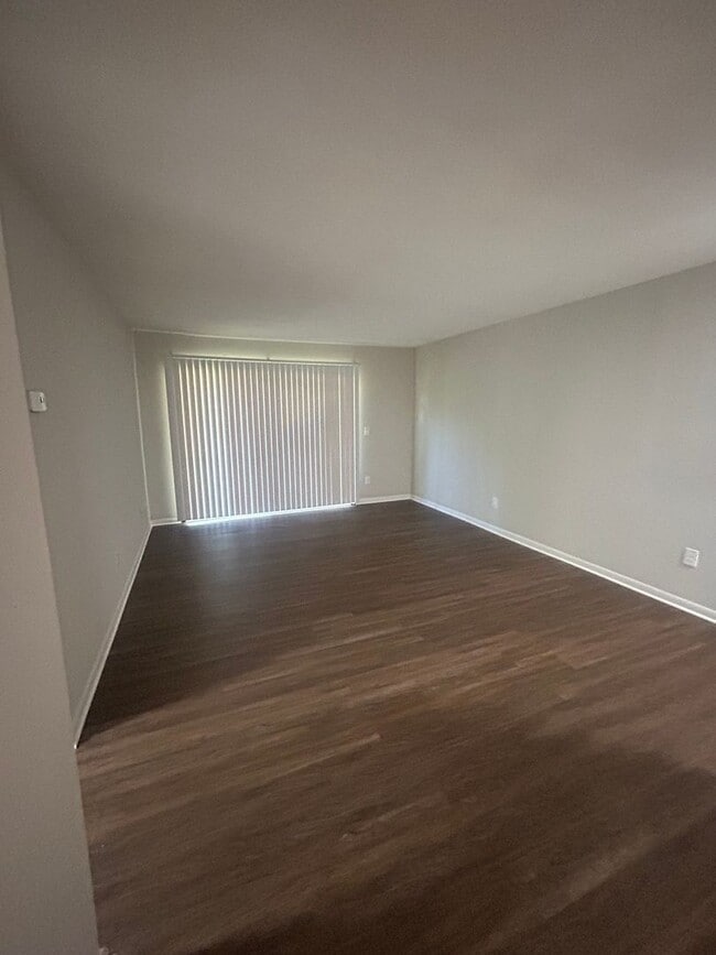 Building Photo - Affordable 1 Bedroom Condominium at Orchard Trace