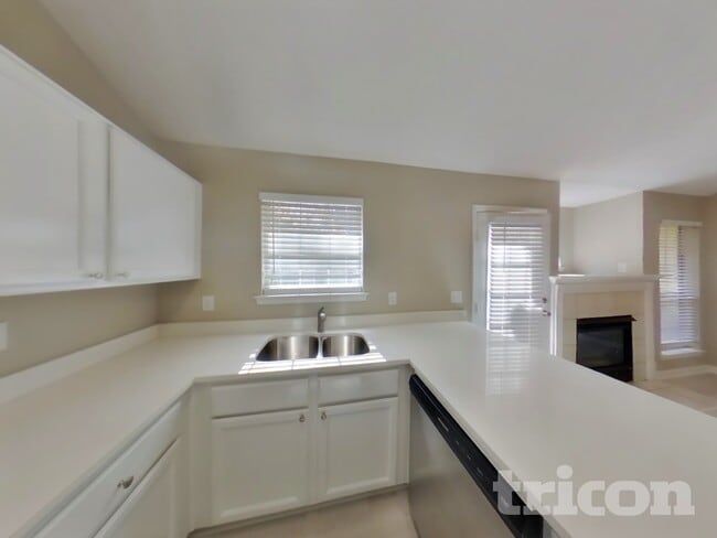 Foto del edificio - 262 Village Dr