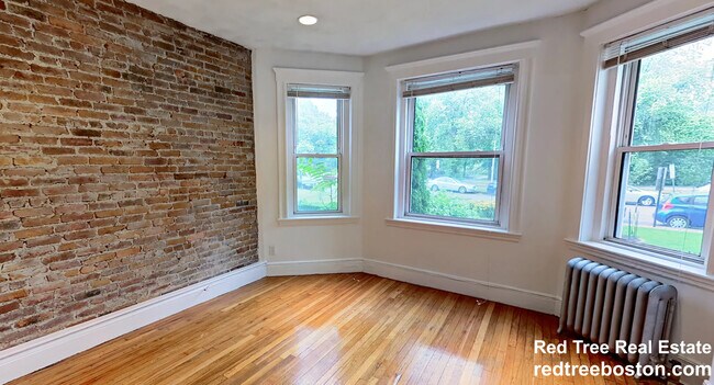 Building Photo - 35 Park Dr