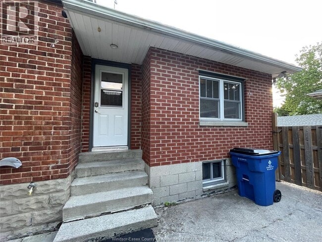 Building Photo - 41 Alexandra Ave
