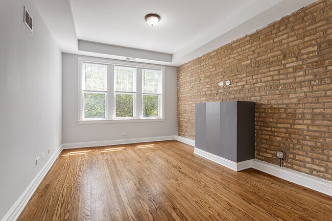 Foto del edificio - 7326 N Damen Ave