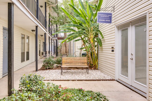 Foto del edificio - Whispering Oaks Apartments