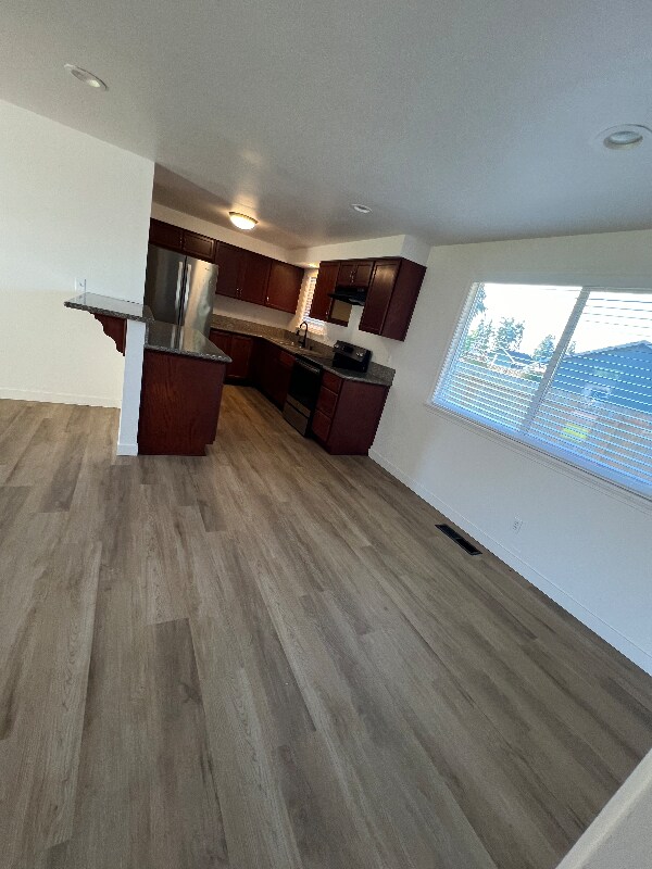 Building Photo - 4407 Roselawn Dr NE