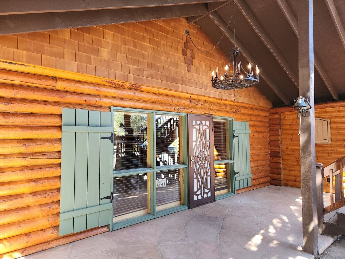 Foto principal - Log Cabin ~ 2 Bed / 2 Bath With Garage & R...