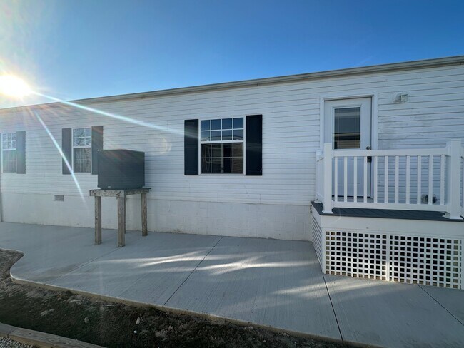 Foto del edificio - 37018 Laws Point Rd