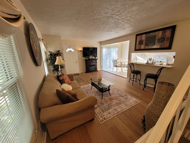 Foto del edificio - 102 Hammershire Rd